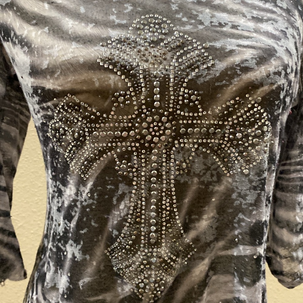 Light weight mid arm length sleeves and scarfed bottom. Made by Lady Noiz. - Picture 3 of 5